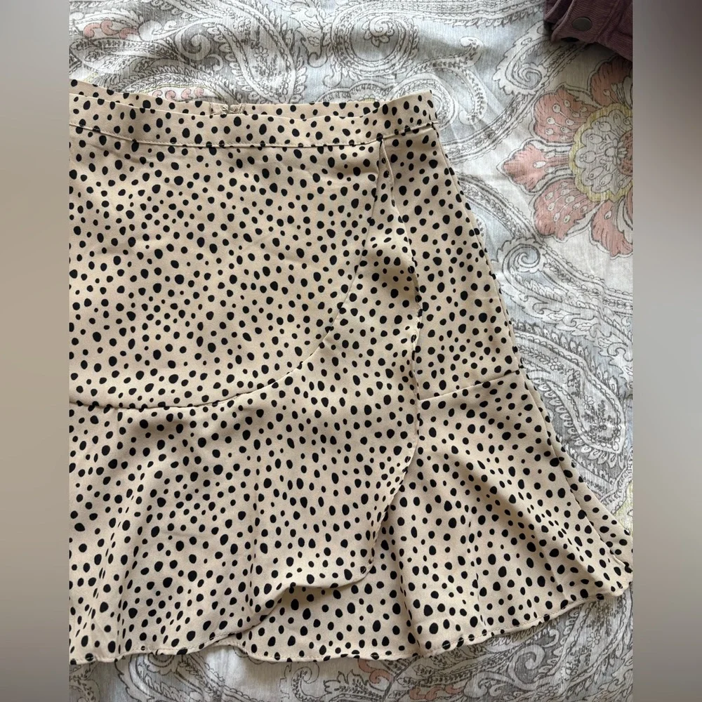 Francesca’s - Ruffled Mini Skirt - Picture 5 of 10